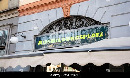 Wegweiser für den direkten Weg zur Lehrstelle Stockfoto