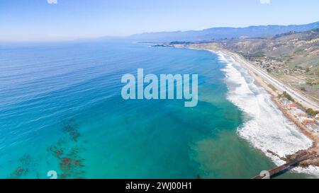 Luftbild, Mussel Shoals Beach, Long Pier, Highway 101 CA, Ventura Coast, Carpinteria, Little Rincon, Küstenlandschaft, Highway 101 Stockfoto