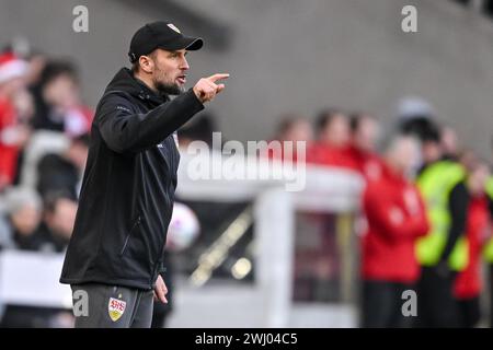 Stuttgart, Deutschland. Februar 2024. Fußball: Bundesliga, VfB Stuttgart - FSV Mainz 05, Spieltag 21, MHPArena. Stuttgarter Trainer Sebastian Hoeness gestikuliert. Hinweis: Harry langer/dpa – WICHTIGER HINWEIS: gemäß den Vorschriften der DFL Deutscher Fußball-Liga und des DFB Deutscher Fußball-Bundes ist es verboten, im Stadion und/oder des Spiels aufgenommene Fotografien in Form von sequenziellen Bildern und/oder videoähnlichen Fotoserien zu verwenden oder zu nutzen./dpa/Alamy Live News Stockfoto