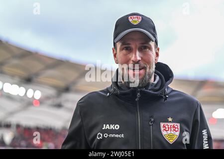 Stuttgart, Deutschland. Februar 2024. Fußball: Bundesliga, VfB Stuttgart - FSV Mainz 05, Spieltag 21, MHPArena. Stuttgarter Trainer Sebastian Hoeness steht vor dem Spiel im Stadion. Hinweis: Harry langer/dpa – WICHTIGER HINWEIS: gemäß den Vorschriften der DFL Deutscher Fußball-Liga und des DFB Deutscher Fußball-Bundes ist es verboten, im Stadion und/oder des Spiels aufgenommene Fotografien in Form von sequenziellen Bildern und/oder videoähnlichen Fotoserien zu verwenden oder zu nutzen./dpa/Alamy Live News Stockfoto