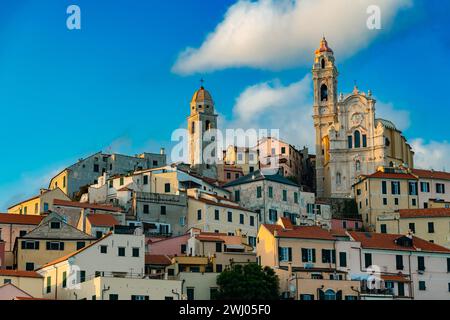 Blick auf das Dorf Cervo an der italienischen Riviera in der Provinz Imperia Stockfoto