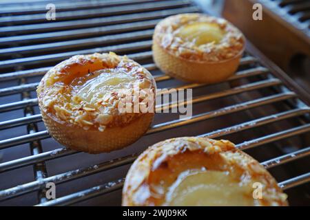 Nahaufnahme französischer Birnentorte (La Tarte Bourdaloue) Stockfoto