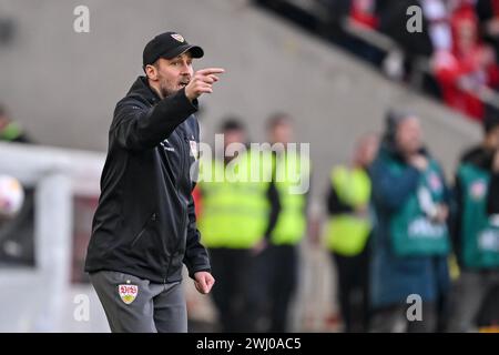 Stuttgart, Deutschland. Februar 2024. Fußball: Bundesliga, VfB Stuttgart - FSV Mainz 05, Spieltag 21, MHPArena. Stuttgarter Trainer Sebastian Hoeness gestikuliert. Hinweis: Harry langer/dpa – WICHTIGER HINWEIS: gemäß den Vorschriften der DFL Deutscher Fußball-Liga und des DFB Deutscher Fußball-Bundes ist es verboten, im Stadion und/oder des Spiels aufgenommene Fotografien in Form von sequenziellen Bildern und/oder videoähnlichen Fotoserien zu verwenden oder zu nutzen./dpa/Alamy Live News Stockfoto