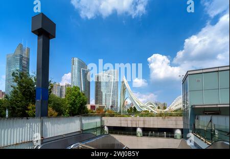 Die Wolkenkratzer im Finanzviertel, Wuhan, Hubei, China. Stockfoto