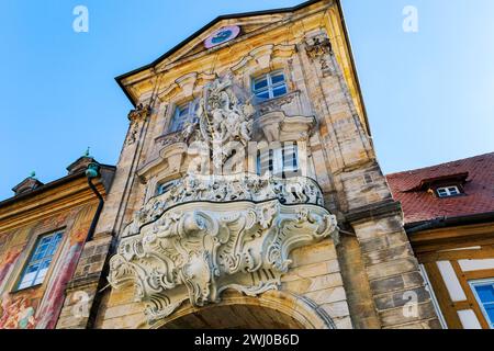 Bamberger Rathausturm mit Balkonen und Fresken im Rokoko-Stil. Stockfoto