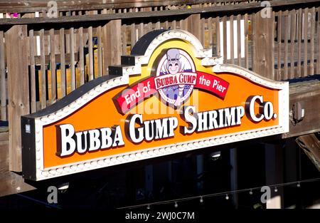 End of the Pier Bubba Gump Shrimp Restaurant Schild, Pier 39, Fisherman's Wharf District, San Francisco, Kalifornien, Usa Stockfoto