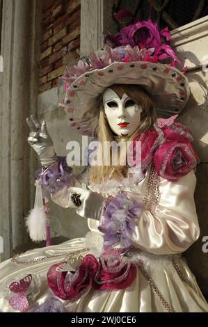 Venise, Italien. Februar 2024. DIDIER SAULNIER/MAXPPP ITALIE CARNAVAL DE VENISE 2024 Le 07-02-2024 - Karneval von Venedig 7 Februar 2024 Credit: MAXPPP/Alamy Live News Stockfoto