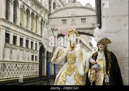 Venise, Italien. Februar 2024. DIDIER SAULNIER/MAXPPP ITALIE CARNAVAL DE VENISE 2024 Le 07-02-2024 - Karneval von Venedig 7 Februar 2024 Credit: MAXPPP/Alamy Live News Stockfoto