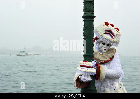 Venise, Italien. Februar 2024. DIDIER SAULNIER/MAXPPP ITALIE CARNAVAL DE VENISE 2024 Le 07-02-2024 - Karneval von Venedig 7 Februar 2024 Credit: MAXPPP/Alamy Live News Stockfoto