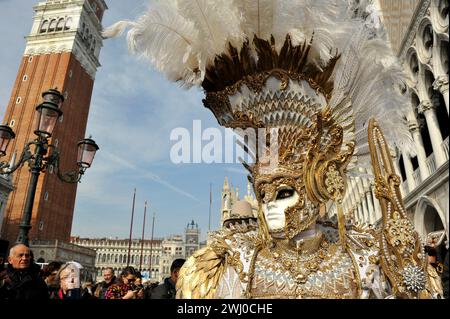 Venise, Italien. Februar 2024. DIDIER SAULNIER/MAXPPP ITALIE CARNAVAL DE VENISE 2024 Le 07-02-2024 - Karneval von Venedig 7 Februar 2024 Credit: MAXPPP/Alamy Live News Stockfoto