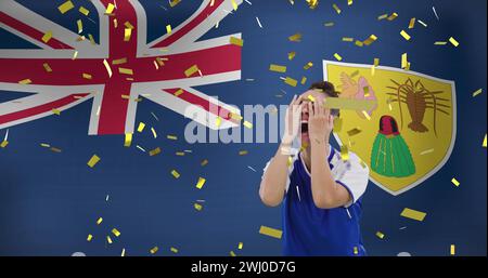 Bild einer zweirassigen Fußballspielerin über der Flagge der turks- und caicosinseln Stockfoto