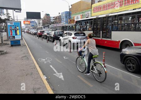 Ein Radweg in der Hauptstadt Lima Peru,09.02.2024 *** Radweg in der Hauptstadt Lima Peru ,09 02 2024 Stockfoto