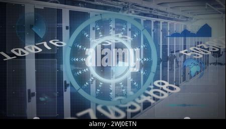 Bild: Scope-Scans und Nummernwechsel über Technikraum mit Computerservern Stockfoto