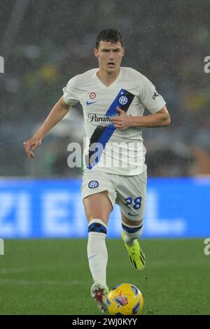 Roma, Italien. Februar 2024. Foto Alfredo Falcone/LaPresse 10 Febbraio 2024 - Roma, Italia - Sport, calcio - Roma vs Inter - Campionato italiano di calcio Serie A TIM 2023/2024 - Stadio Olimpico di Roma. Nella Foto: Benjamin Pavard (28 FC Inter) Foto Alfredo Falcone/LaPresse 10. Februar 2024 Rom, Italien - Sport, Fußball - Roma vs Inter - italienische Fußballmeisterschaft der Serie A 2023/2024 - Olympisches Stadion în Rom. Im Bild: Benjamin Pavard (28 FC Inter) Credit: LaPresse/Alamy Live News Stockfoto