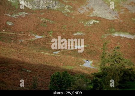 The Coombs Zig Zag Hairpin Bends on the Road to the Church Car Park in Martindale von Howtown, Lake District National Park, Cumbria, England, Großbritannien Stockfoto