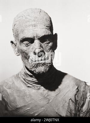 Boris Karloff als Mumie (Universal, 1932). Hochformat Stockfoto