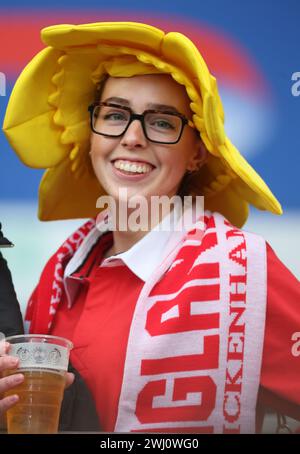 Wales Fan beim Guiness 6 Nations Rugby-Spiel zwischen England und Wales im Twickenham Stadion, London am 10. Februar 2024 Stockfoto