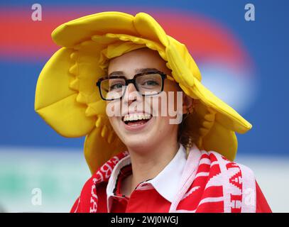 Wales Fan beim Guiness 6 Nations Rugby-Spiel zwischen England und Wales im Twickenham Stadion, London am 10. Februar 2024 Stockfoto
