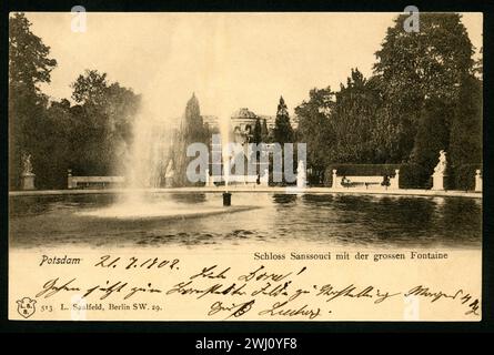 Europa, Deutschland, Brandenburg, Potsdam, Schloss Sanssouci mit Parkanlage und Fontaine, Postkarte, verschickt 1902, herausgegeben von L. Saalfeld, Berlin SW. Rechte werden nicht vertreten . / Europa, Deutschland, Brandenburg, Potsdam, Schloss Sanssouci mit Parkkomplex, Postkarte, gesendet 1902, herausgegeben von L. Saalfeld, Berlin SW . Es gibt keine Rechte . Stockfoto