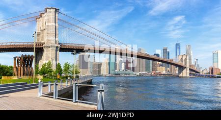 New York City Skyline von Manhattan mit Brooklyn Bridge und World Trade Center Wolkenkratzer Panorama in den USA Stockfoto