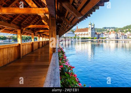 Luzerner Kapellbrücke Stadt an der Reuss mit Brücke in der Schweiz Stockfoto