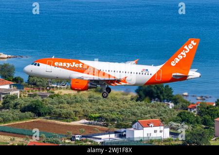 EasyJet Europe Airbus A319 Aircraft Split Airport in Kroatien Stockfoto