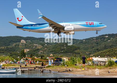 TUI Airways Boeing 737-800 Flugzeuge Skiathos Airport in Griechenland Stockfoto