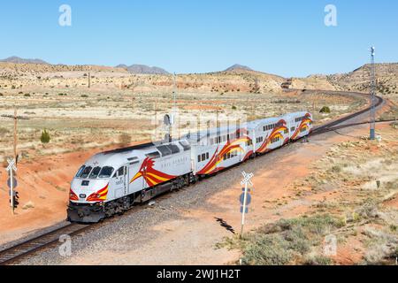 New Mexico Rail Runner Express Regional Train Railroad in der Nähe von Santa Fe, USA Stockfoto