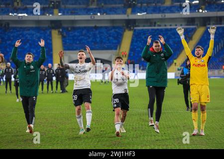 Chorzow, Polen. Februar 2024. Die Spieler von Legia Warszawa feiern, nachdem sie das Spiel während des polnischen PKO Ekstraklasa League 2023/2024 zwischen Ruch Chorzow und Legia Warszawa im Slaski-Stadion gewonnen haben. Endstand; Ruch Chorzow 0:1 Legia Warszawa. Quelle: SOPA Images Limited/Alamy Live News Stockfoto