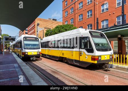 Dallas DART Light Rail S-Bahn-Service an der Haltestelle West End in Dallas, USA Stockfoto