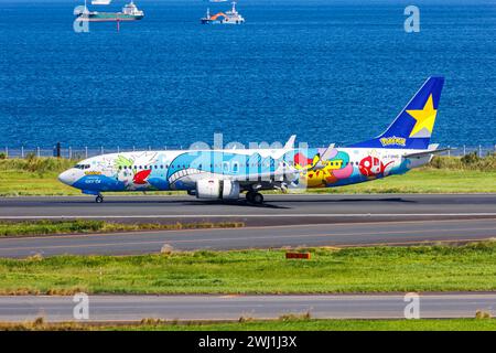 Skymark Airlines Boeing 737-800 Flugzeug Tokio Haneda Flughafen in Japan Pikachu Jet BC2 Sonderlackierung Stockfoto