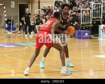 Neu hinzugekommen Diamond Onwuka SBB Baskets und Jacob Mampuya Berlin Braves 2000 am 04/2023 Stockfoto