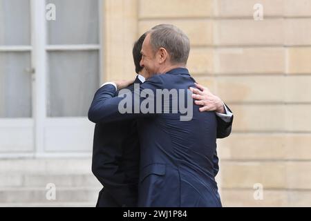 Paris, Frankreich. Februar 2024. Emmanuel Macron Mittagessen mit Herrn Donald Tusk, Präsident des polnischen Ministerrates, am 12. Februar 2024 im Elysee-Palast in Paris. (Foto: Lionel Urman/SIPA USA) Credit: SIPA USA/Alamy Live News Stockfoto