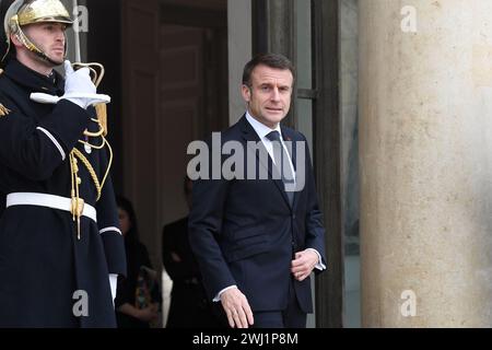 Paris, Frankreich. Februar 2024. Emmanuel Macron Mittagessen mit Herrn Donald Tusk, Präsident des polnischen Ministerrates, am 12. Februar 2024 im Elysee-Palast in Paris. (Foto: Lionel Urman/SIPA USA) Credit: SIPA USA/Alamy Live News Stockfoto