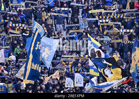 Florenz, Italien. Februar 2024. Frosinone Calcios Unterstützer beim ACF Fiorentina vs Frosinone Calcio, italienisches Fußballspiel der Serie A in Florenz, 11. Februar 2024 Credit: Independent Photo Agency/Alamy Live News Stockfoto