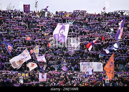 Florenz, Italien. Februar 2024. ACF Fiorentina Fans beim ACF Fiorentina gegen Frosinone Calcio, italienisches Fußball-Spiel der Serie A in Florenz, 11. Februar 2024 Credit: Independent Photo Agency/Alamy Live News Stockfoto