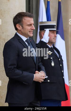 Paris, Frankreich. Februar 2024. Julien Mattia/Le Pictorium - Emmanuel Macron empfängt Donald Tusk - 12/02/2024 - Frankreich/Ile-de-France (Region)/Paris - der Präsident der Französischen Republik begrüßte den Präsidenten des polnischen Ministerrates Donald Tusk am 12. Februar 2024 im Palais de l'Elysee. Quelle: LE PICTORIUM/Alamy Live News Stockfoto