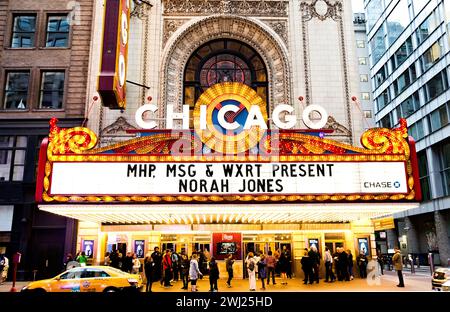 CHICAGO - das legendäre Neonschild des Chicago Theatre Stockfoto