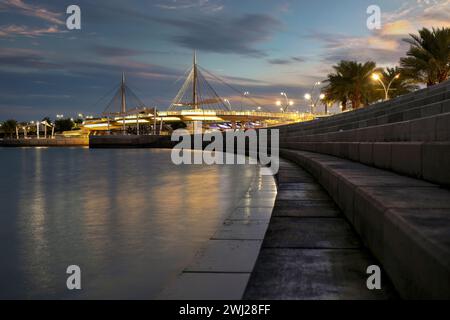 Lusail, Katar - 10. Januar 2024: Lusail Bridge Qetaifan Island Lusail Boulevard Qatar Stockfoto
