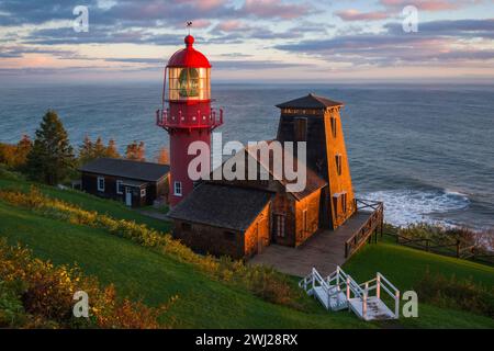 Sonnenaufgang am Leuchtturm Pointe a la Renommee Stockfoto