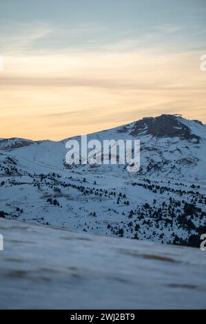 Mountains in the Pyrenees from the Grandvalira ski resort in Andorra Stockfoto