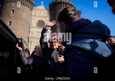 Neapel, Italien. Februar 2024. Foto Alessandro Garofalo/LaPresse12-02-2024 Napoli, Italia nella Sala dei Baroni del Maschio Angioino, il sindaco di Napoli Gaetano Manfredi consegner&#xe0; una targa personalizzata al cantante Geolier per Celebrare il successo ottenuto al Festival di Sanremo 2024. 12. Februar 2024 Neapel, Italien News im Sala dei Baroni del Maschio Angioino wird der Bürgermeister von Neapel Gaetano Manfredi dem Sänger Geolier eine personalisierte Gedenktafel überreichen, um den Erfolg des Sanremo Festivals 2024 zu feiern. Quelle: LaPresse/Alamy Live News Stockfoto