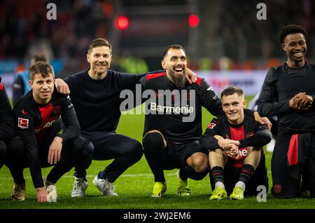 Leverkusen, Deutschland. Februar 2024. Adam Hlozek (Leverkusen) Trainer Xabi Alonso (Leverkusen) (Leverkusen), Florian Wirtz (Leverkusen), Nathan Tella Stockfoto