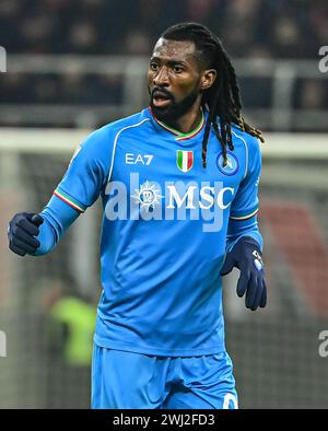 Mailand, Italien - 10. Februar 2024: André Zambo Anguissa aus Neapel sieht beim italienischen Fußballspiel der Serie A AC Mailand gegen Napoli im San Siro Stadion an. Credit: Piero Cruciatti/Alamy Live News Stockfoto