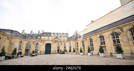 Paris, Frankreich. Februar 2024. Bild der allgemeinen Atmosphäre während eines „Arbeitsseminars“ der Regierung mit dem französischen Premierminister im Hotel Matignon am 10. Februar 2024 in Paris, Frankreich. Quelle: Victor Joly/Alamy Live News Stockfoto