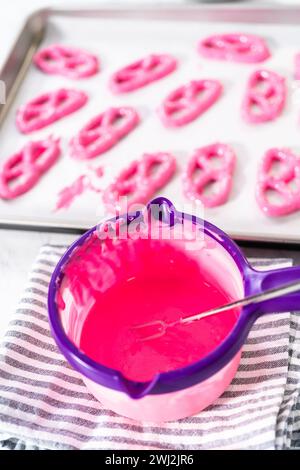 Pretzel Twist Mit Schokoladenüberzogene Gourmet-Spezialitäten Stockfoto