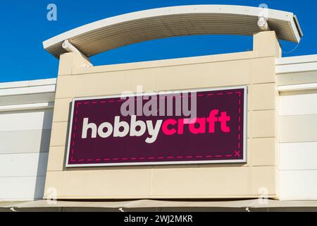 Wolverhampton, England – 12. Februar 2024: UK Craft Supplements Store, Hobbycraft Signage im Bentley Bridge Retail Park, Wolverhampton Stockfoto