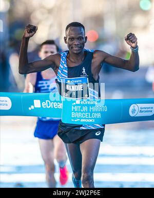 Kibiwott Kandie gewann 2024 den Barcelona Halbmarathon. Stockfoto