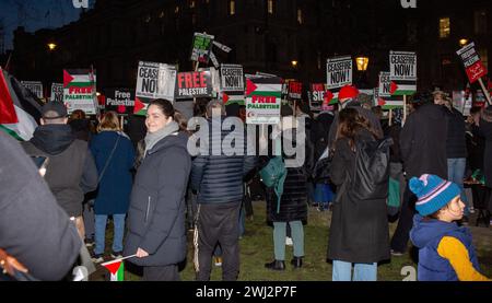 London, Großbritannien. Februar 2024. Hunderte propalästinensischer Proteste gegenüber No 10 Downing Street Whitehall Credit: Richard Lincoln/Alamy Live News Stockfoto