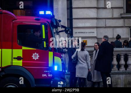 London, Großbritannien. Februar 2024. Feuerwehrauto bei HM Revenue and Customs in Westminster. Guy Bell/Alamy Live News Stockfoto